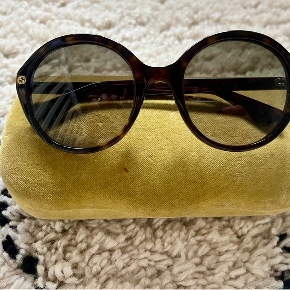 Gucci Women's Black Sunglasses - Picture 2 of 6